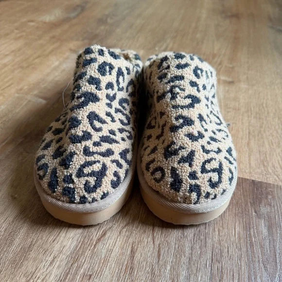 Aerie Sherpa Scuff Slippers leopard print - Picture 3 of 7